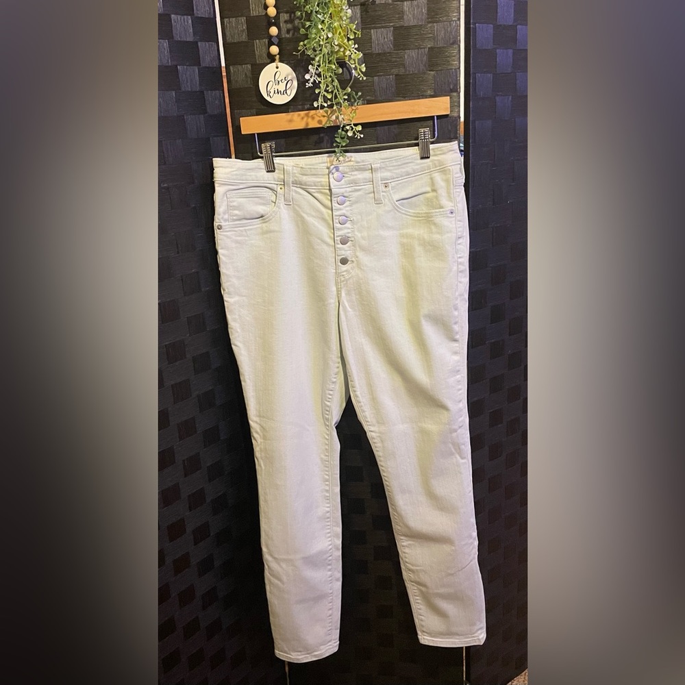 Woman’s High Rise Skinny Jeans Size 14/32